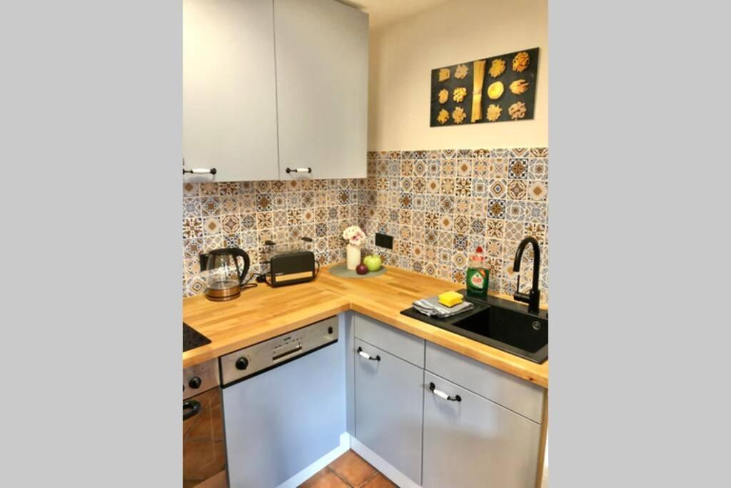 Apartment Zum Goldenen Lowen Inkl. Parkplatz & Wlan Erfurt Exterior photo